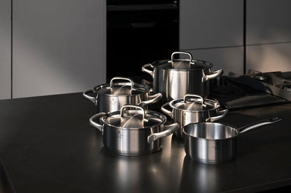WMF Gourmet Plus - Batería de Cocina 5 Piezas, Acero Inoxidable Apto para Inducción, 1 Cacerola Baja de 20 cm, 3 Cacerolas Altas de 16 cm, 20 cm y 24 cm, 1 Cazo 16 cm con 4 Tapas de Acero Inoxidable