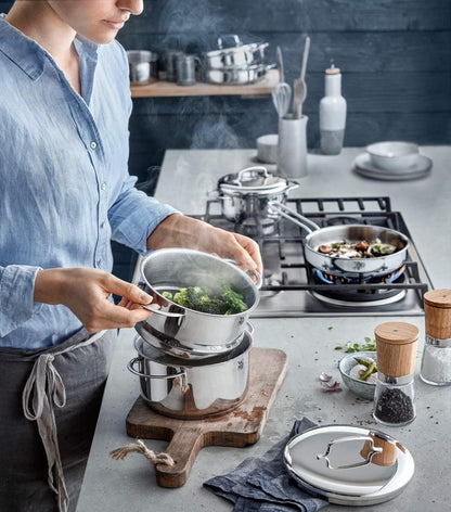 WMF Mini - Batería de Cocina 5 Piezas, Acero Inoxidable Apto para Inducción, 2 Cacerola Baja de 12 cm y 14 cm, 2 Cacerolas Altas de 14 cm y 16 cm , 1 Cazo 14 cm con 4 Tapas de Acero, Apilables